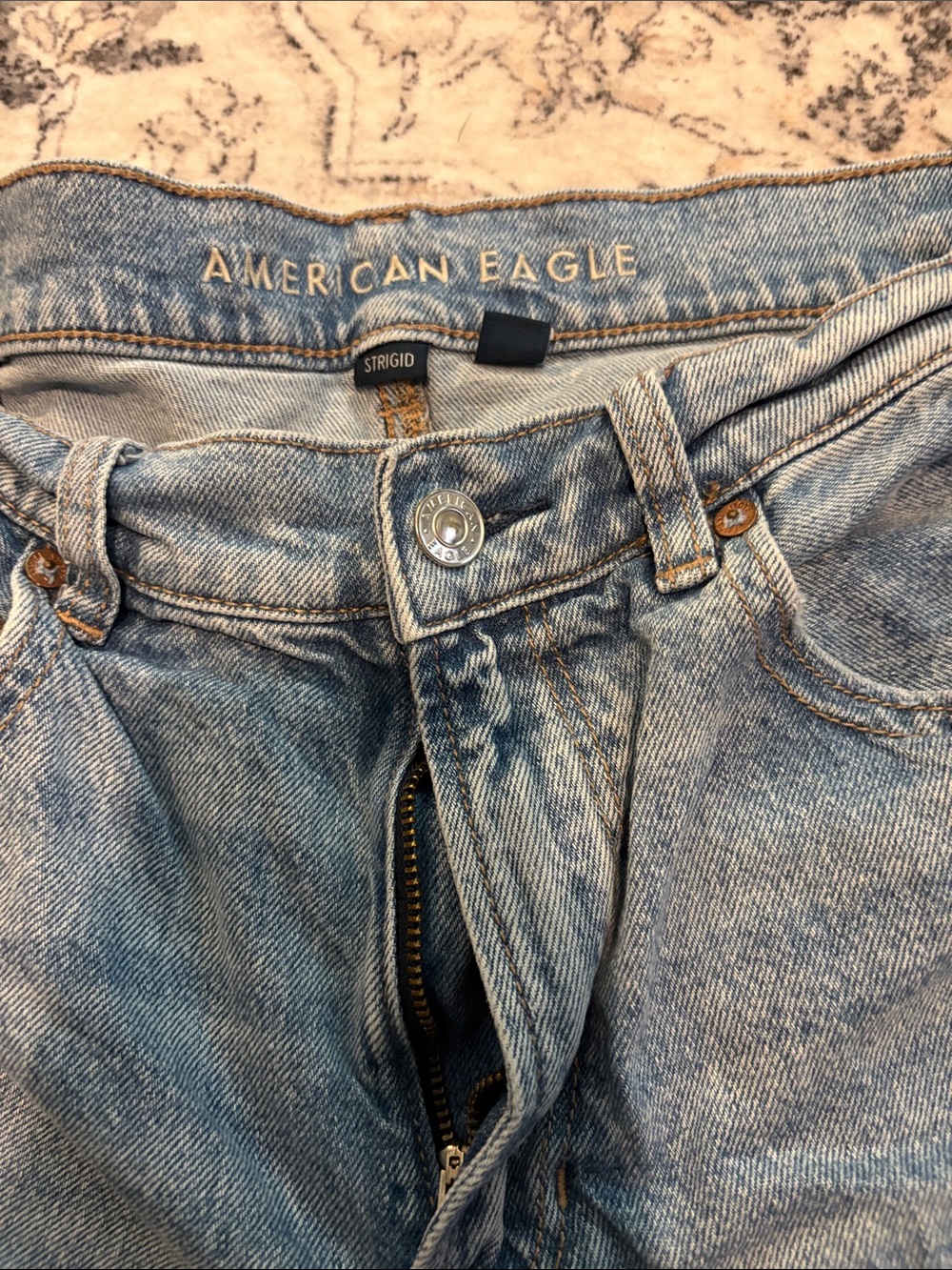 American Eagle Outfitters Light Blue High-Rise Jeans - Picture 2 of 4